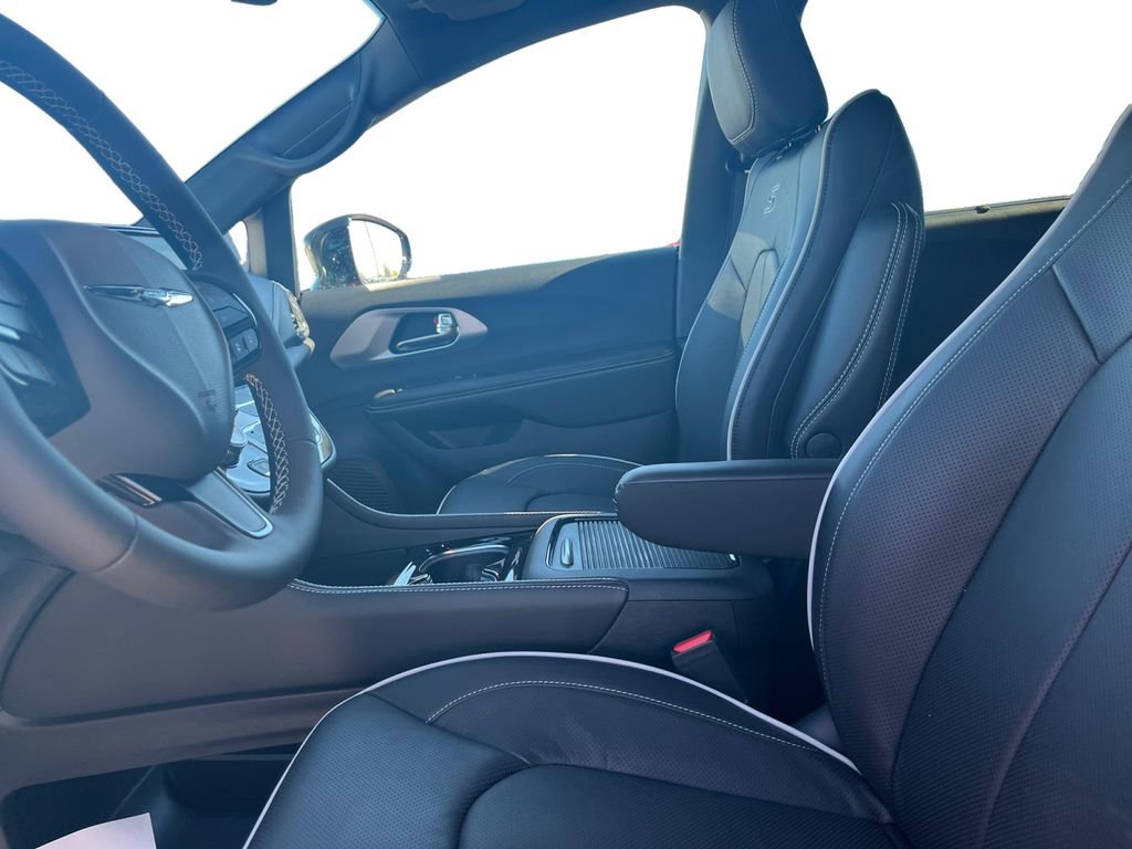 New 2026 Chrysler Pacifica Limited image 19