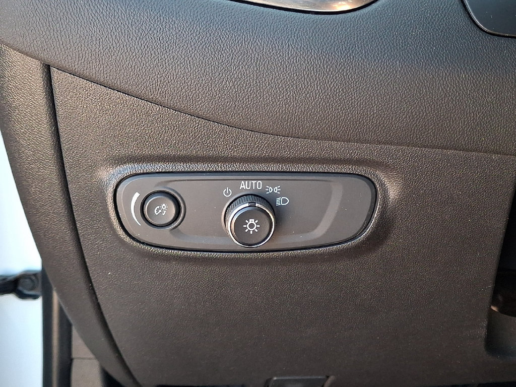 Used 2021 Chevrolet Equinox LS w/ LS Convenience Package FWD image 25