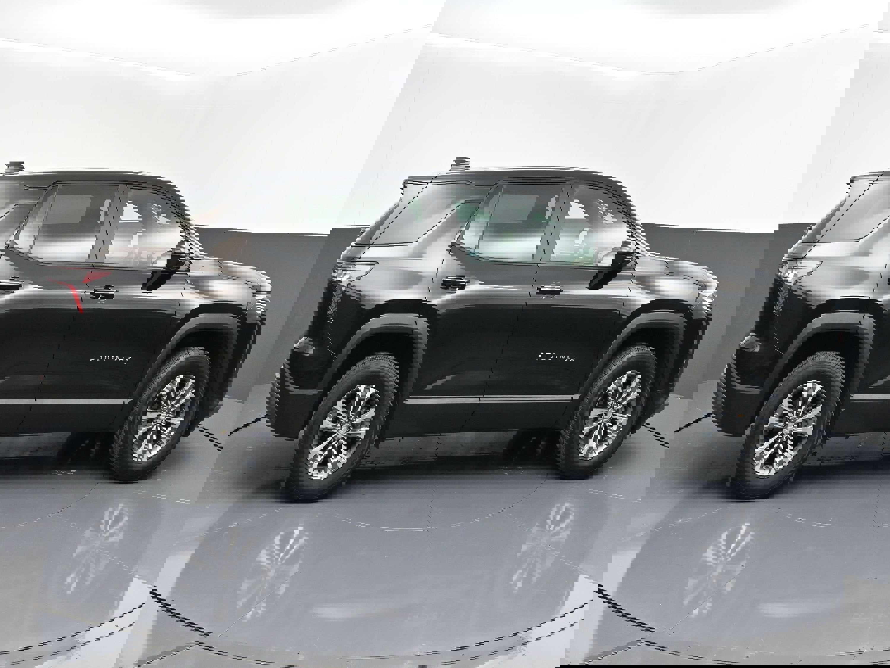 Used 2025 Chevrolet Equinox LT w/ Safety and Technology Package image 8