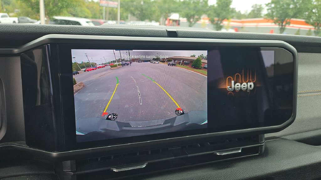 Used 2025 Jeep Wrangler Sport AWD/4WD image 14