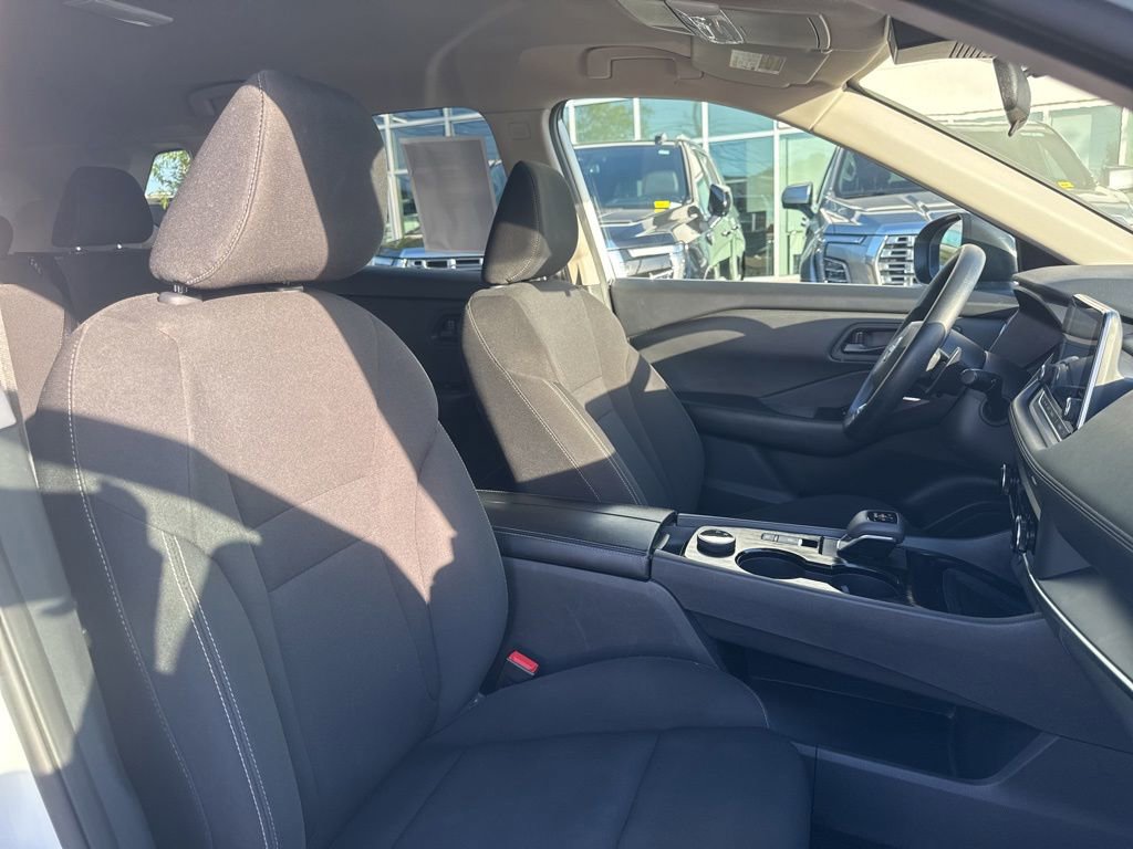 Used 2024 Nissan Rogue S AWD/4WD image 16