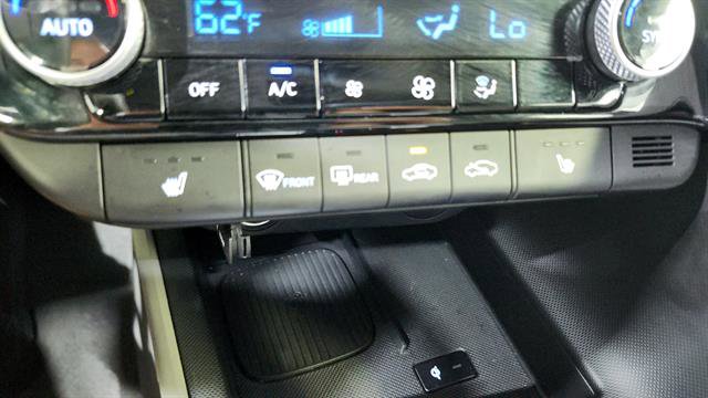 Used 2025 Hyundai Elantra SEL FWD image 20