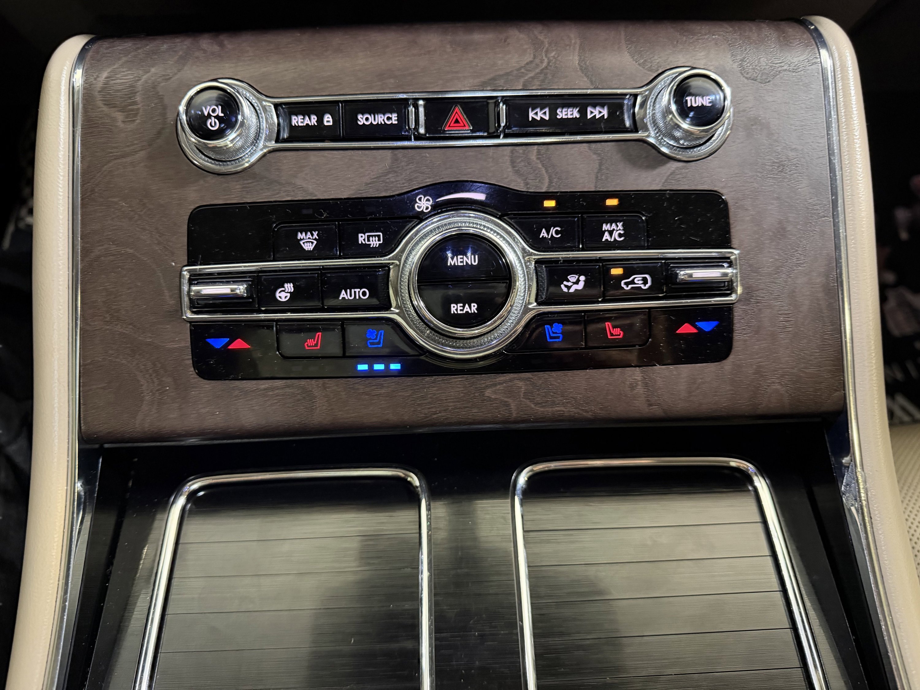 Used 2023 Lincoln Aviator Reserve w/ Equipment Group 201A AWD/4WD image 18