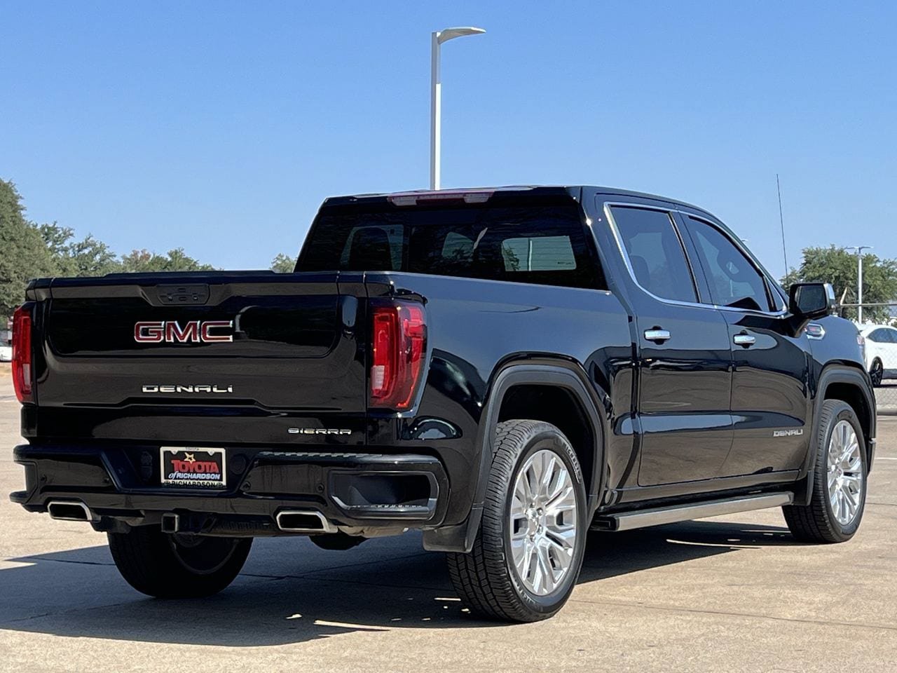 Used 2022 GMC Sierra 1500 Denali w/ Denali Premium Package AWD/4WD image 4