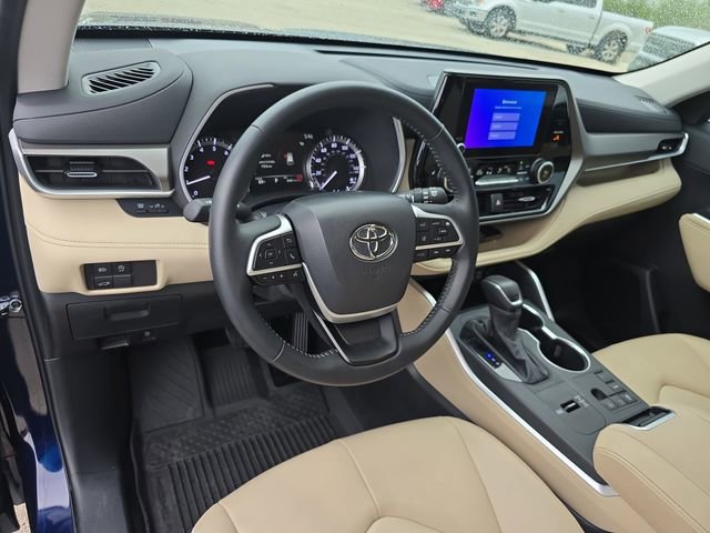 Used 2025 Toyota Highlander XLE image 17
