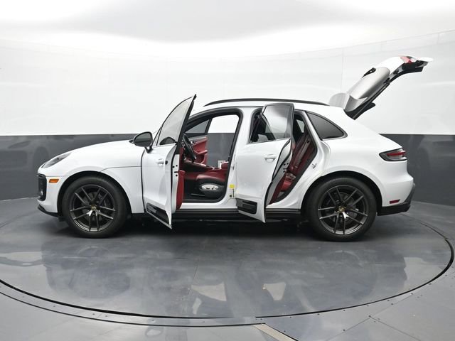 Certified 2023 Porsche Macan Turbo image 30
