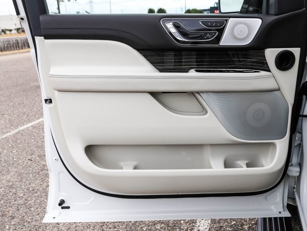 Used 2022 Lincoln Navigator Black Label AWD/4WD image 9