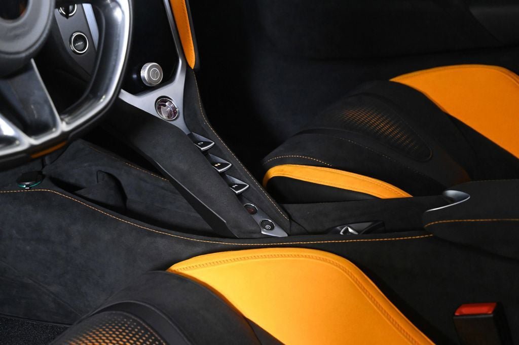 Used 2024 McLaren 750S Spider RWD image 14