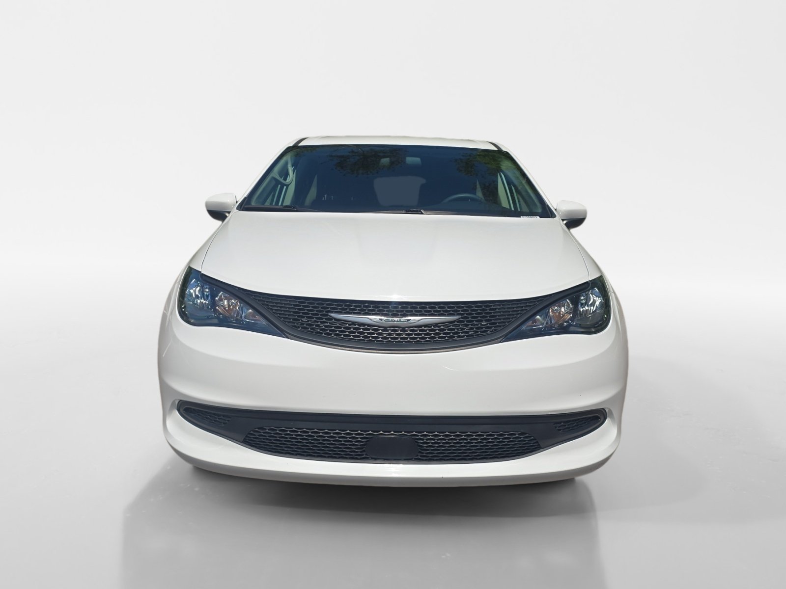 Used 2022 Chrysler Voyager LX FWD image 9
