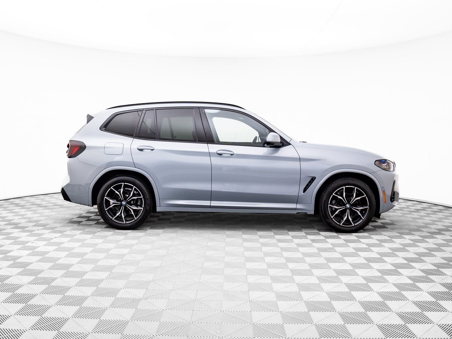 Certified 2024 BMW X3 xDrive30i w/ Premium Package w/ZPA image 6