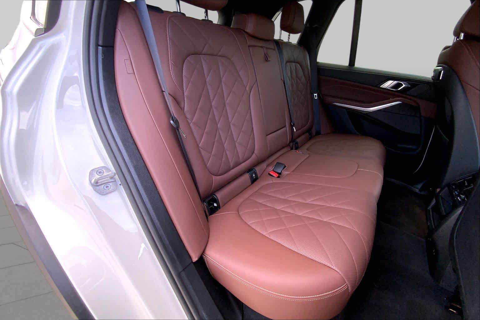 Used 2024 BMW X5 xDrive40i w/ Premium Package AWD/4WD image 18