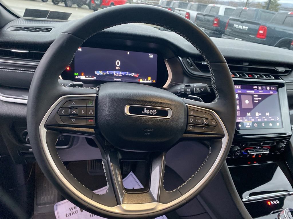 Used 2023 Jeep Grand Cherokee Altitude image 21