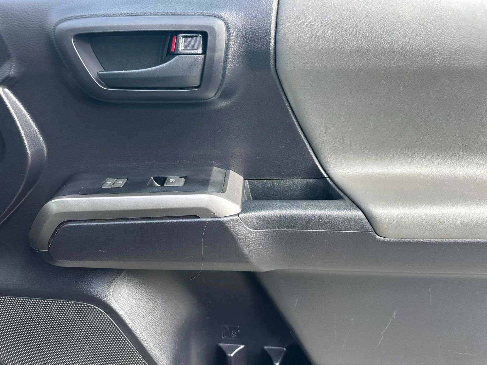 Used 2021 Toyota Tacoma SR5 RWD image 19