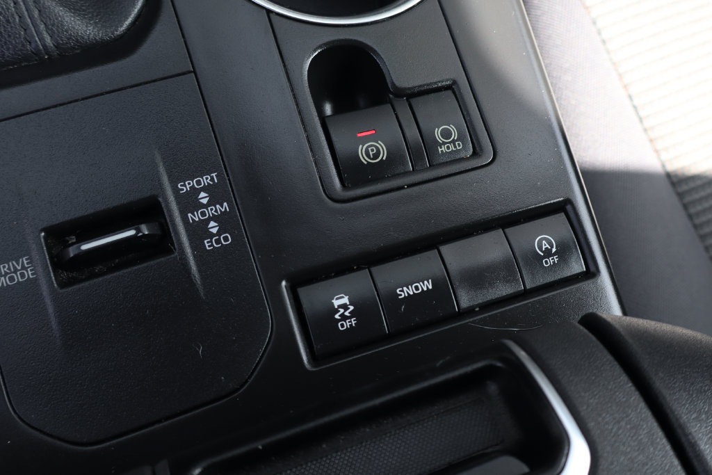 Used 2021 Toyota Highlander L FWD image 38