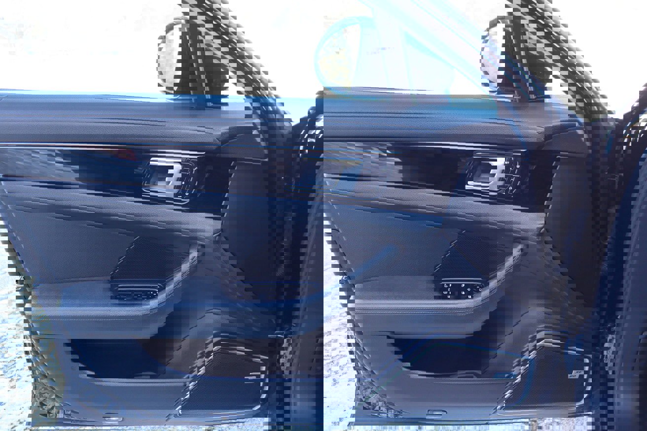 Used 2018 Porsche Panamera 4 w/ Premium Package Plus image 22