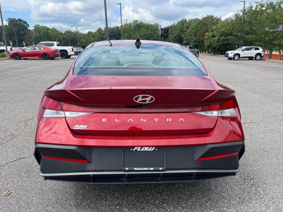 Used 2024 Hyundai Elantra SEL FWD image 16