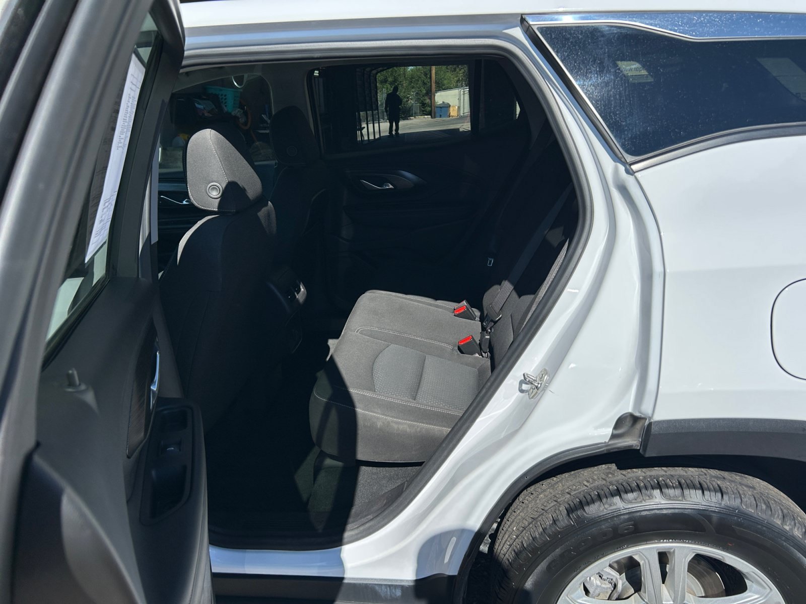Used 2024 GMC Terrain SLE FWD image 26