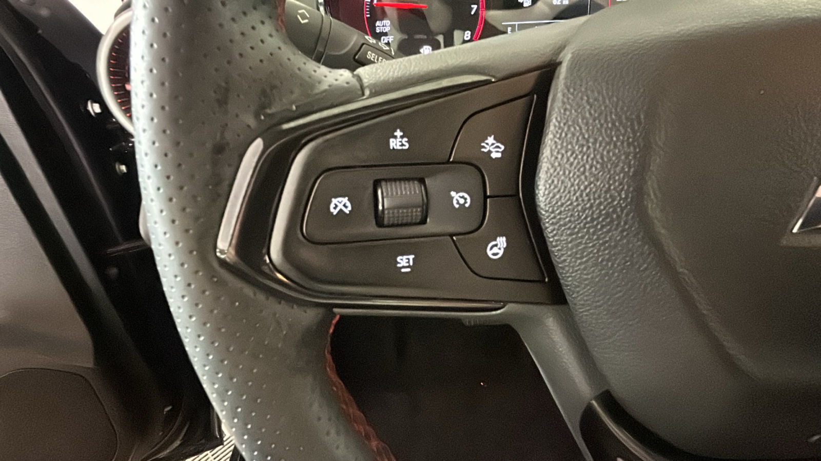 Used 2025 Chevrolet Trax RS w/ Sunroof Package FWD image 19