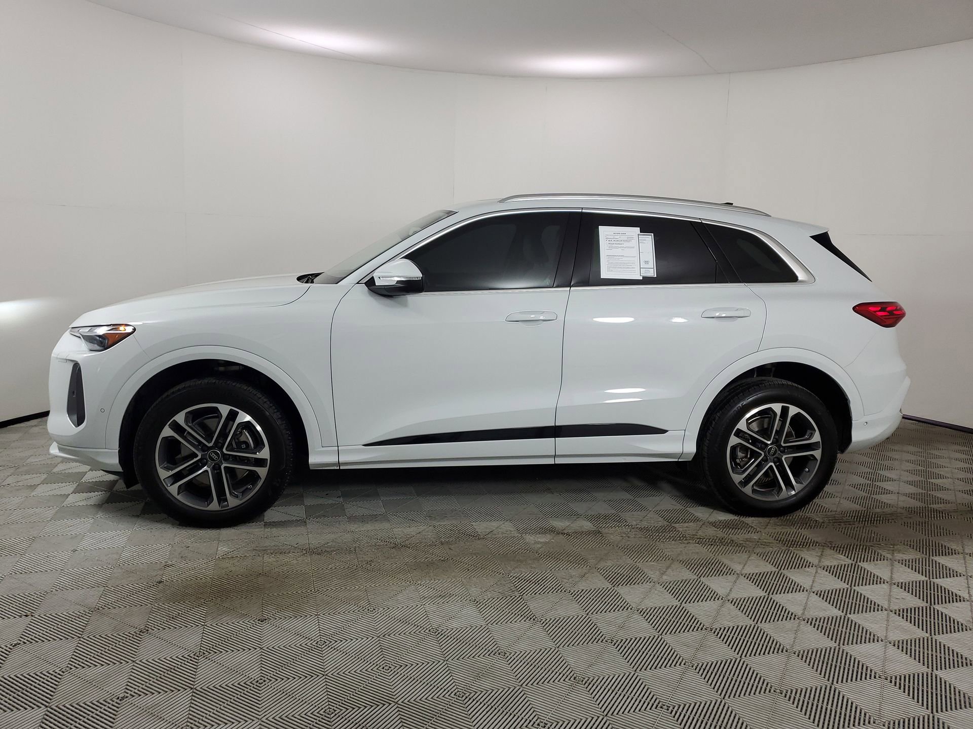 Certified 2025 Audi Q5 2.0T Premium image 6