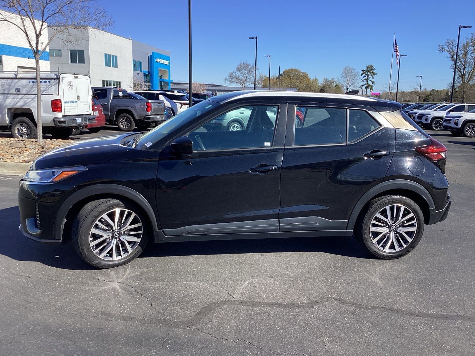 Used 2021 Nissan Kicks SV FWD image 6