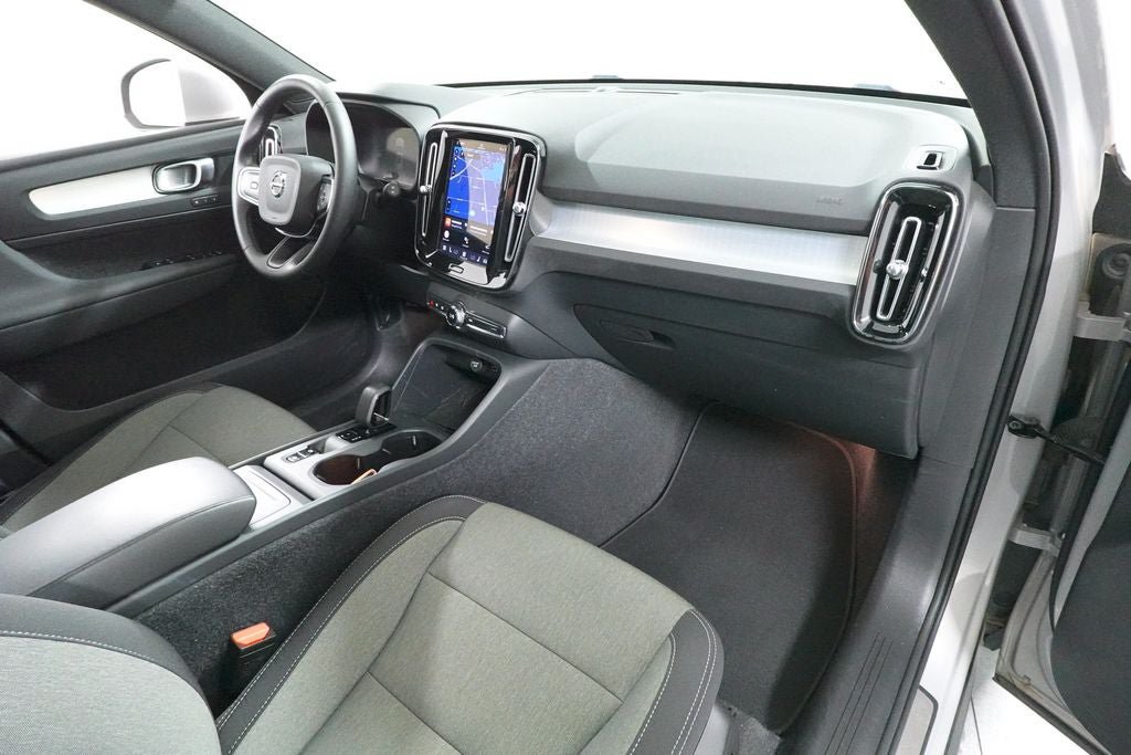 Used 2025 Volvo XC40 B5 Core AWD/4WD image 31