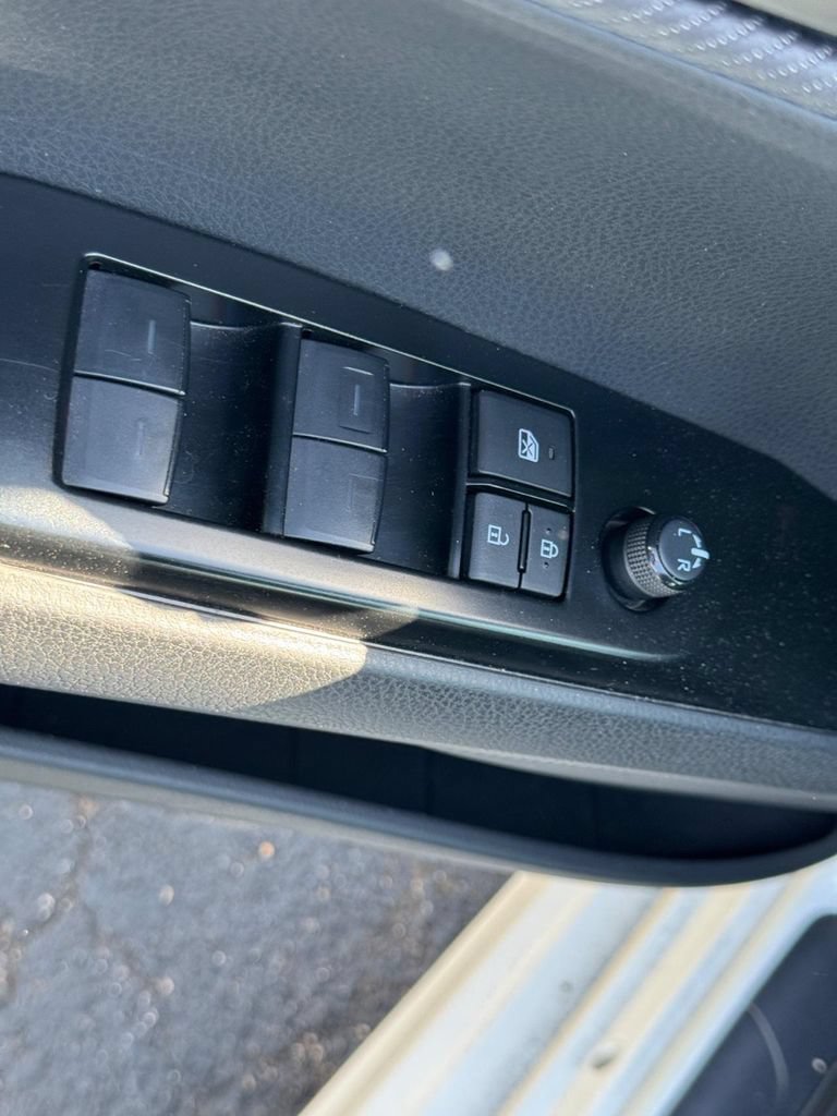 Certified 2025 Toyota Camry SE FWD image 18