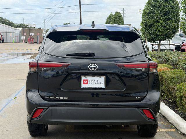 Certified 2024 Toyota Highlander LE FWD image 6