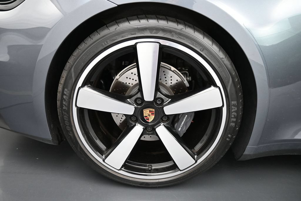 Certified 2025 Porsche 911 Carrera RWD image 30