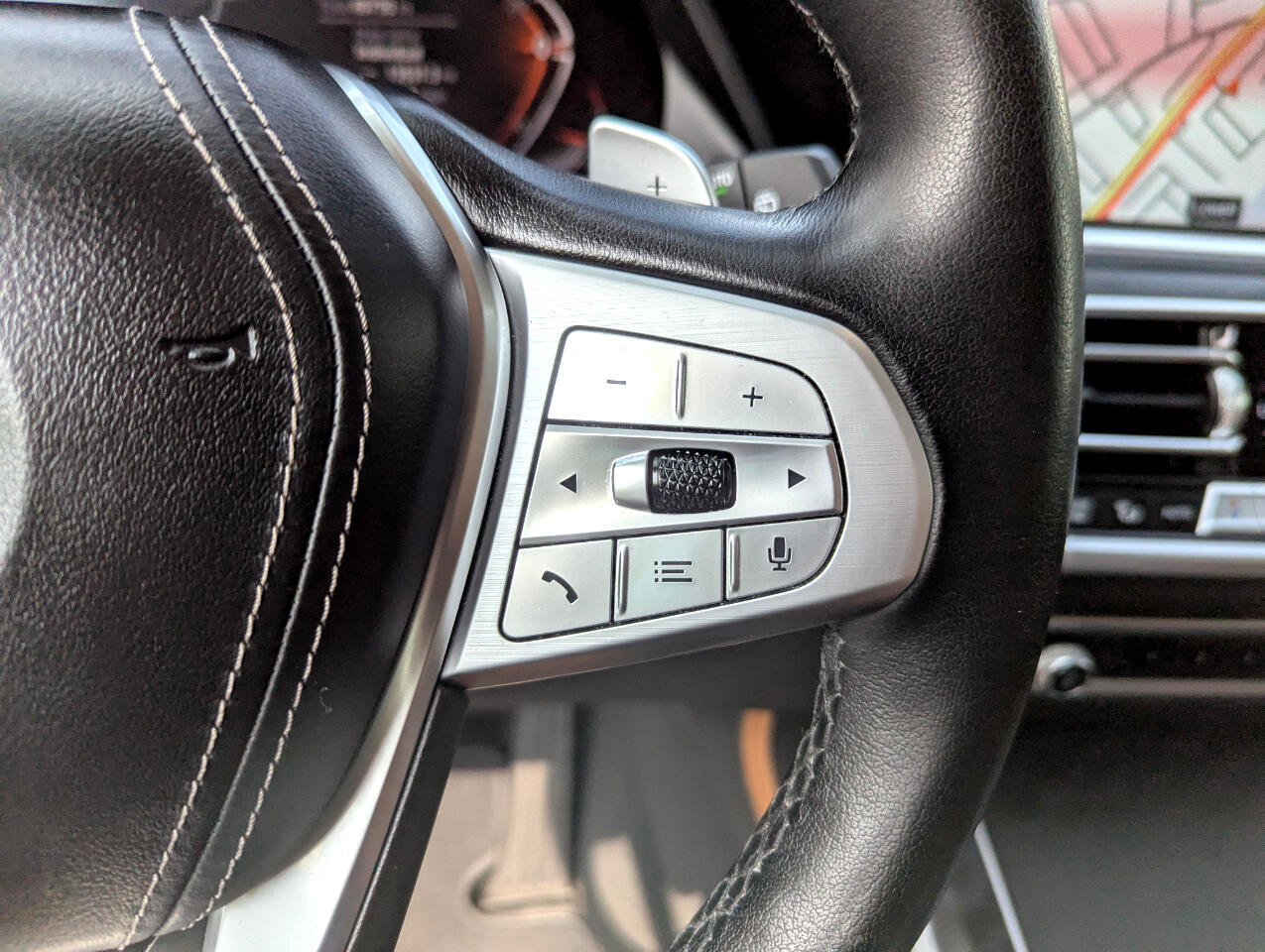 Used 2022 BMW X7 xDrive40i w/ Luxury Seating Package image 17