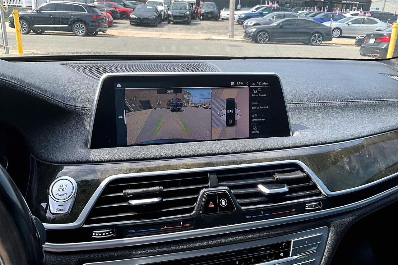 Used 2020 BMW 750i xDrive w/ M Sport Package image 14