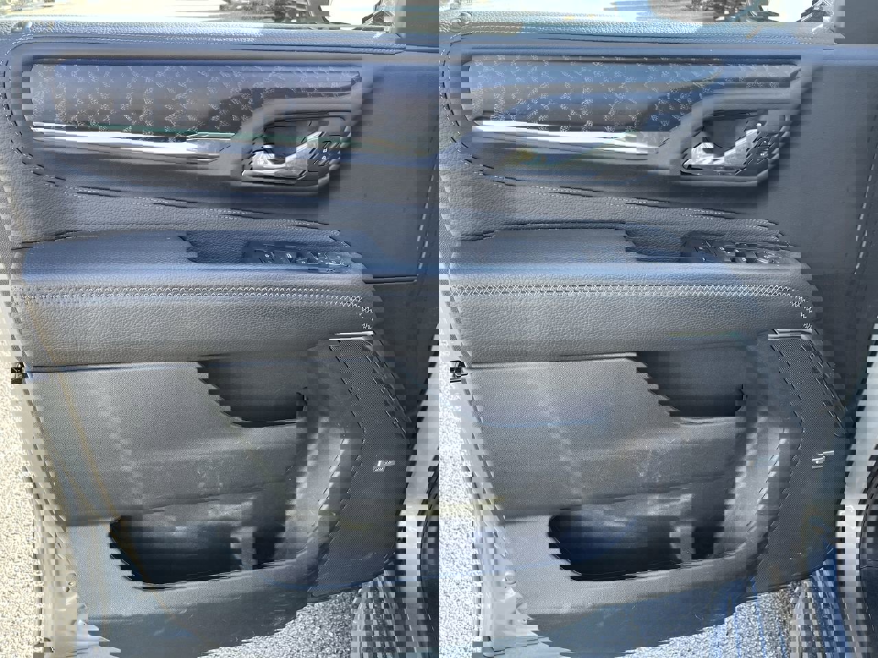 Certified 2023 GMC Yukon XL Denali image 23