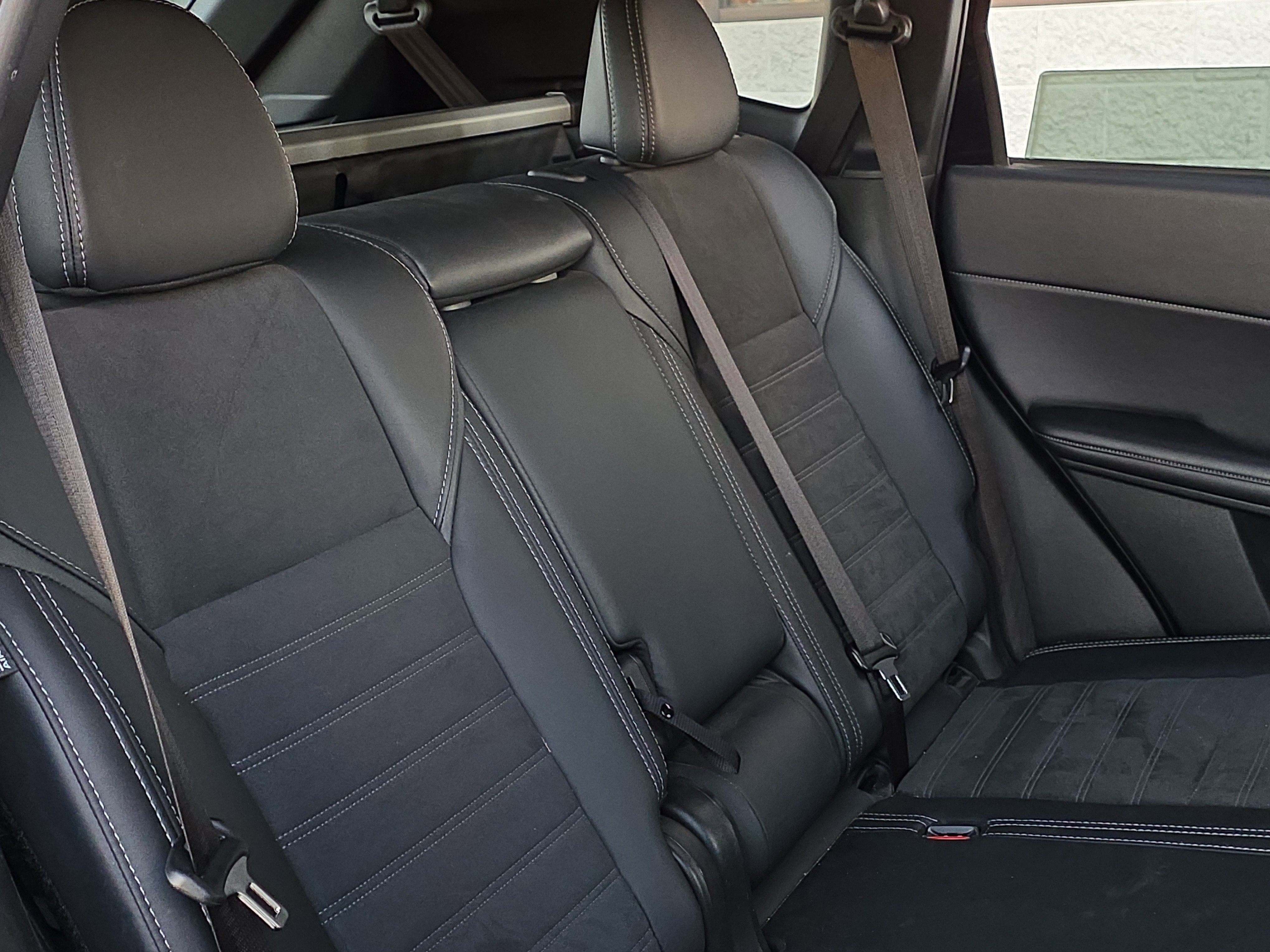 Used 2024 Mitsubishi Outlander SE image 23