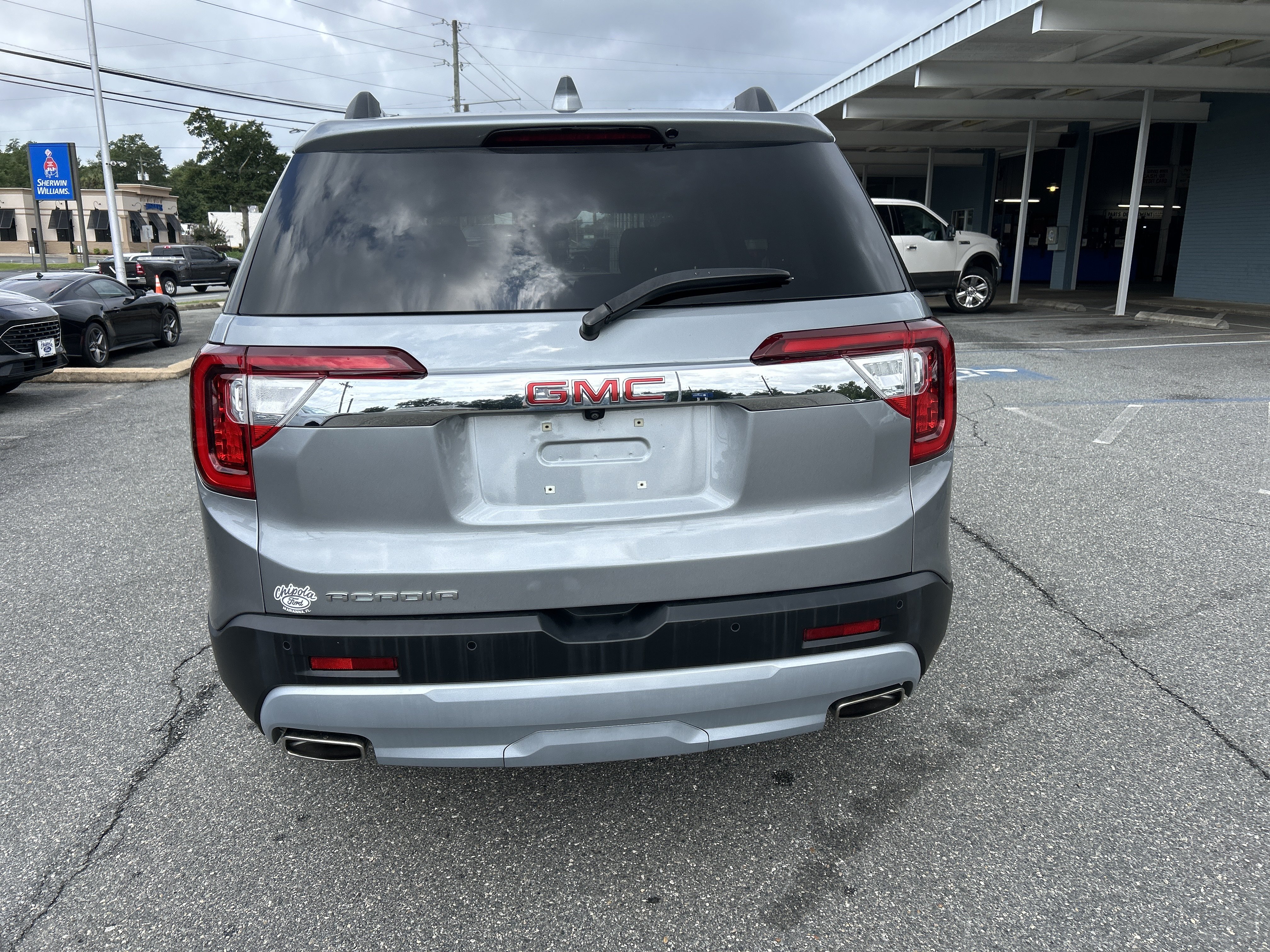Used 2023 GMC Acadia SLT w/ Technology Package FWD image 6