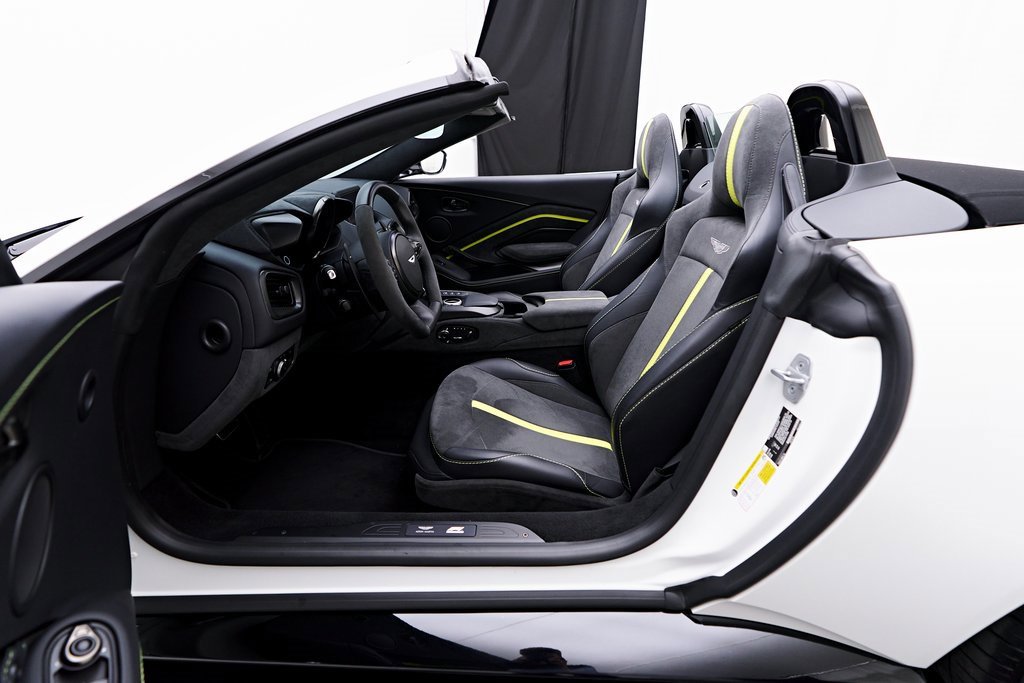 Used 2023 Aston Martin V8 Vantage Roadster image 42