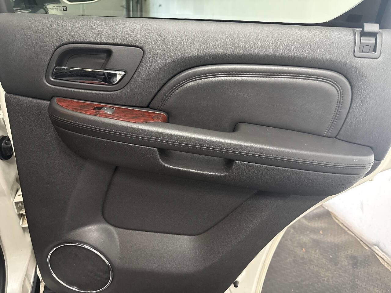 Used 2012 Cadillac Escalade 4WD Hybrid image 9