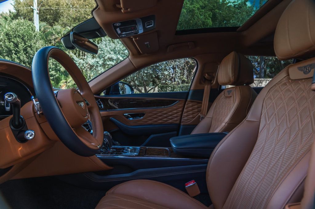 Used 2022 Bentley Flying Spur V8 image 14