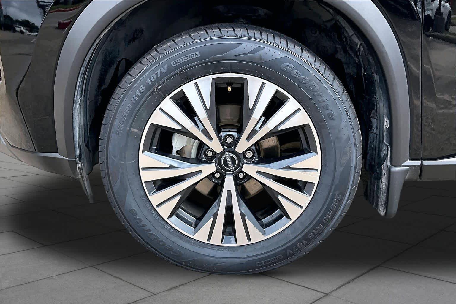 Certified 2023 Nissan Rogue SV FWD image 11