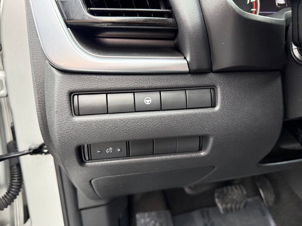 Used 2021 Nissan Rogue SV image 8