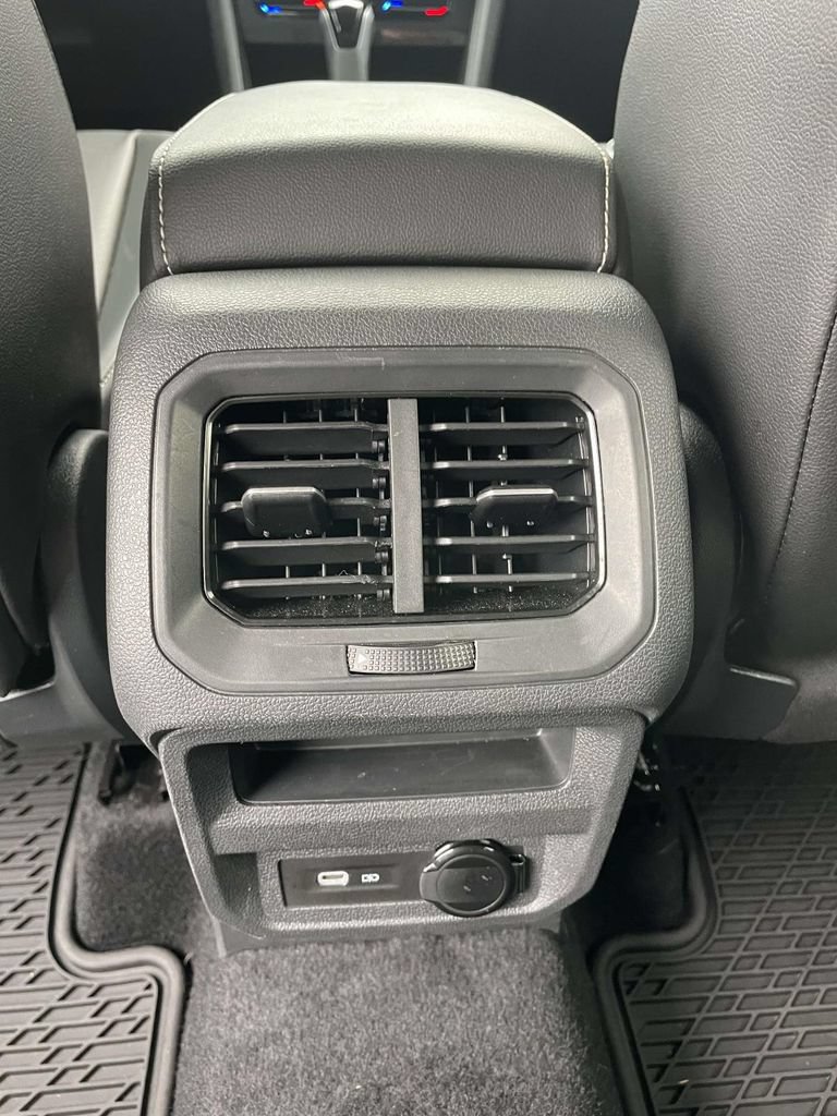 Certified 2024 Volkswagen Tiguan SE R-Line FWD image 15