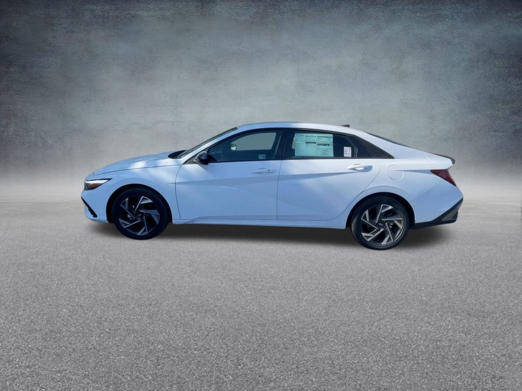Used 2025 Hyundai Elantra SEL image 14
