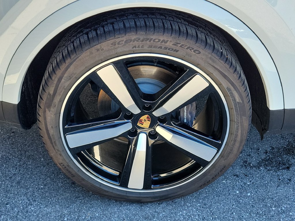 Certified 2026 Porsche Cayenne Coupe AWD/4WD image 14