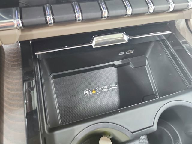 Used 2025 GMC Yukon XL Denali w/ Sun & Power Step Package RWD image 34