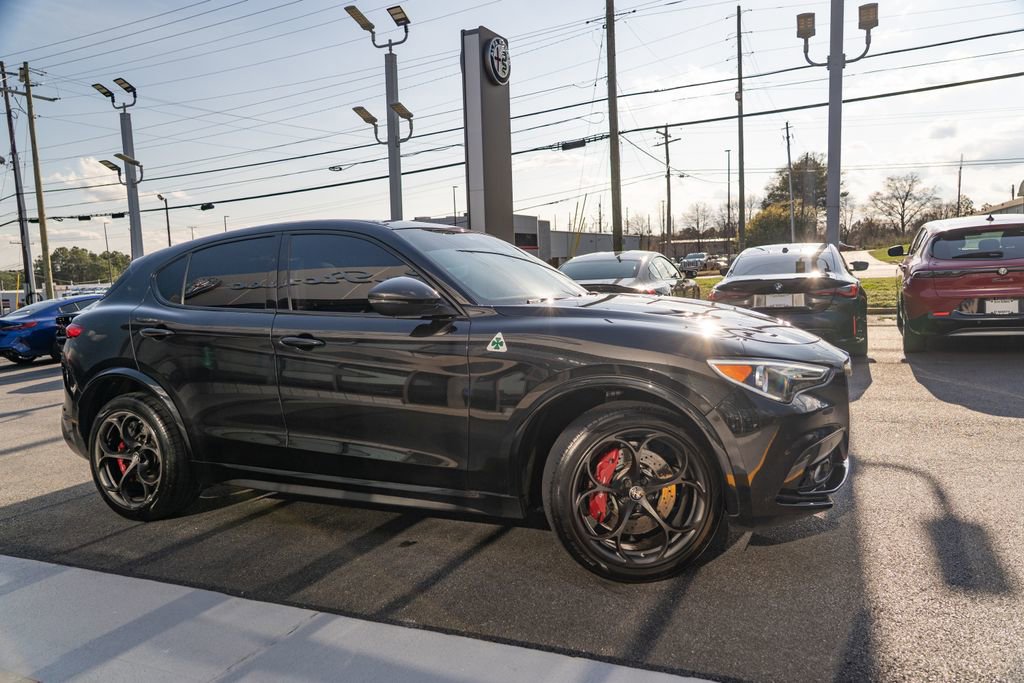 Used 2021 Alfa Romeo Stelvio Quadrifoglio image 10