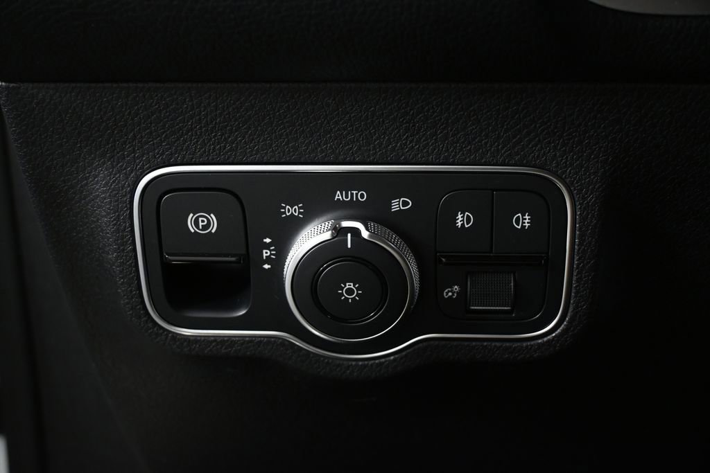 Used 2022 Mercedes-Benz GLB 250 image 9