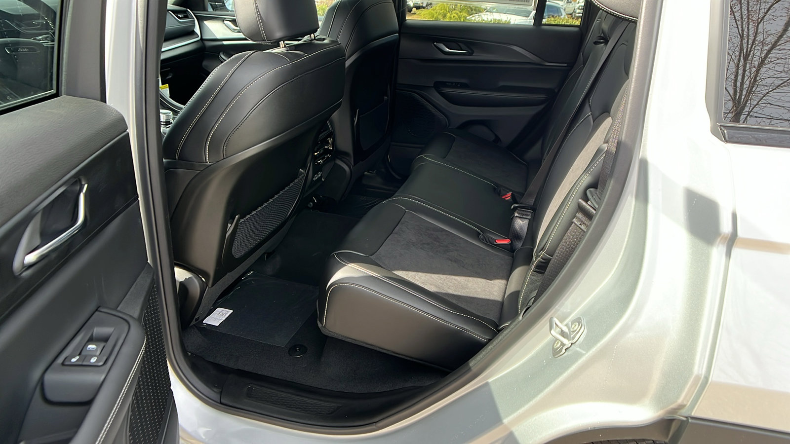 New 2025 Jeep Grand Cherokee 4WD image 17