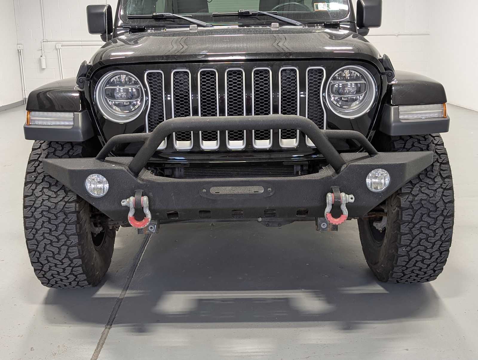 Used 2018 Jeep Wrangler Unlimited Sahara AWD/4WD image 2