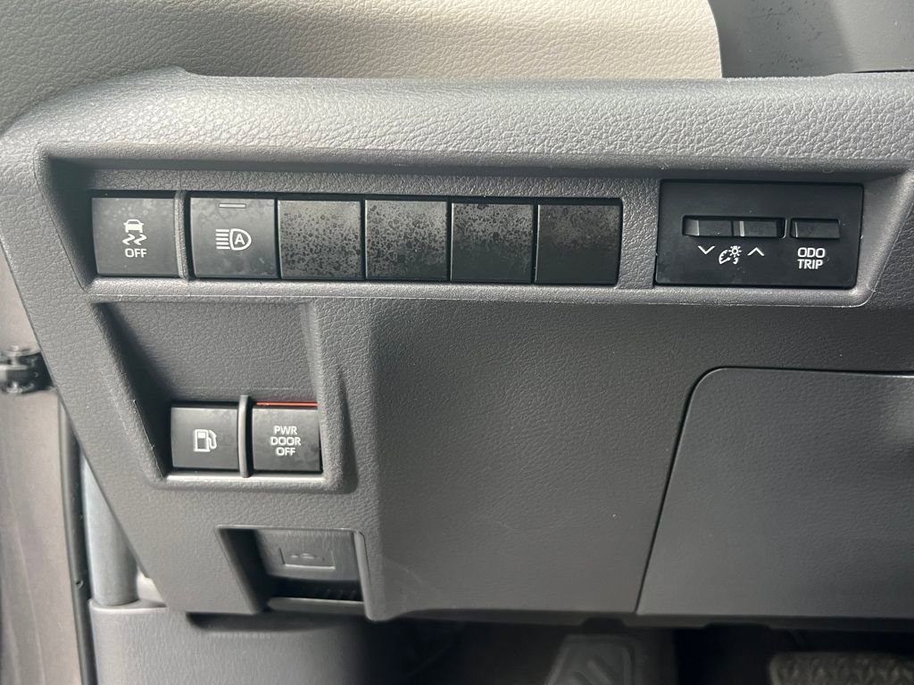 Used 2024 Toyota Sienna XLE image 22