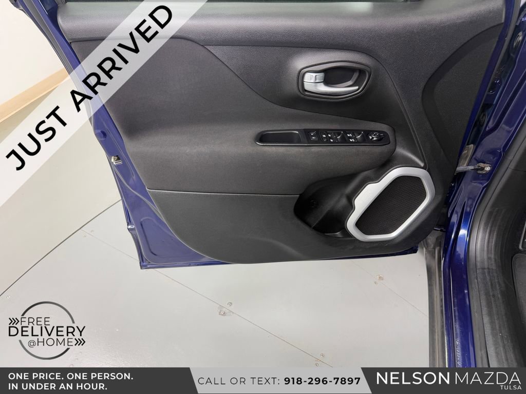 Used 2019 Jeep Renegade Latitude AWD/4WD image 19