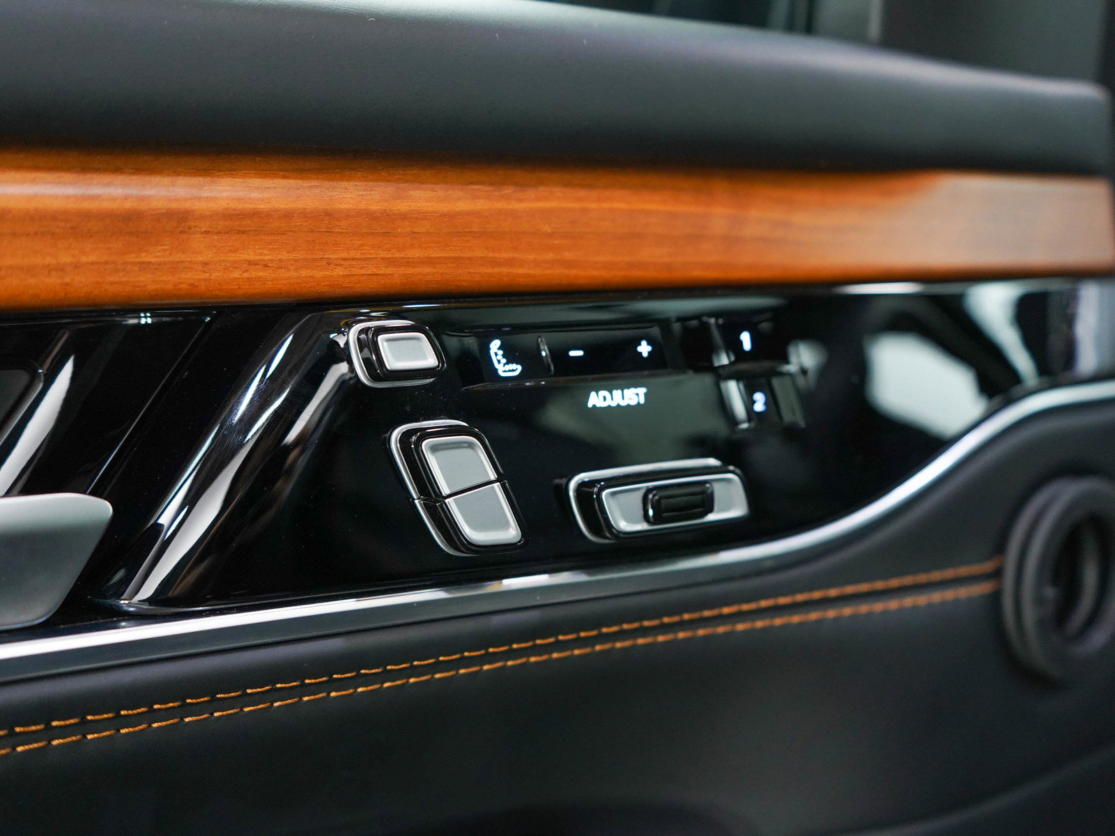 Used 2024 Jeep Grand Wagoneer L Series III image 27