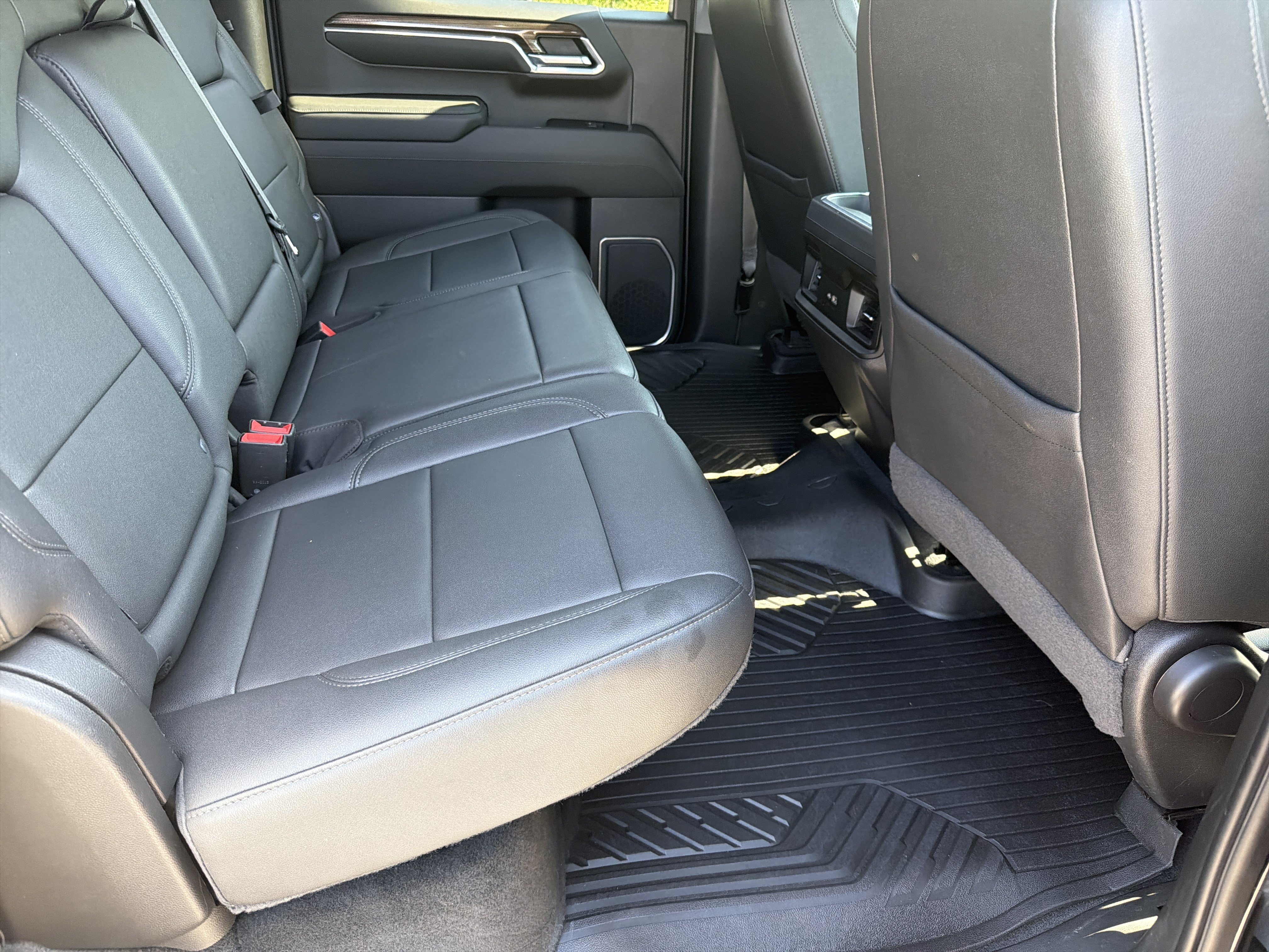 Used 2022 Chevrolet Silverado 1500 LT AWD/4WD image 16